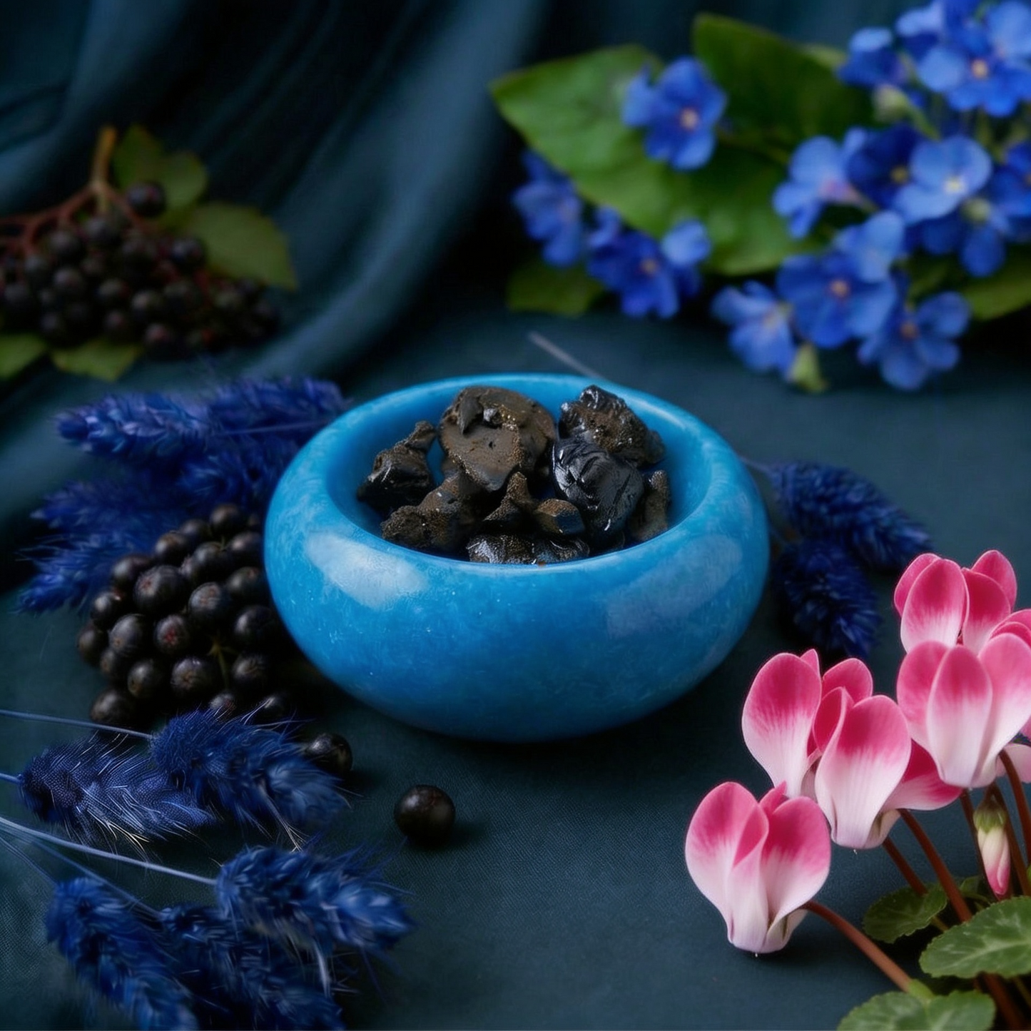 Bio Elderberry Seed Oil Ultrasonically Infused with Labdanum Resin and Cyclamen